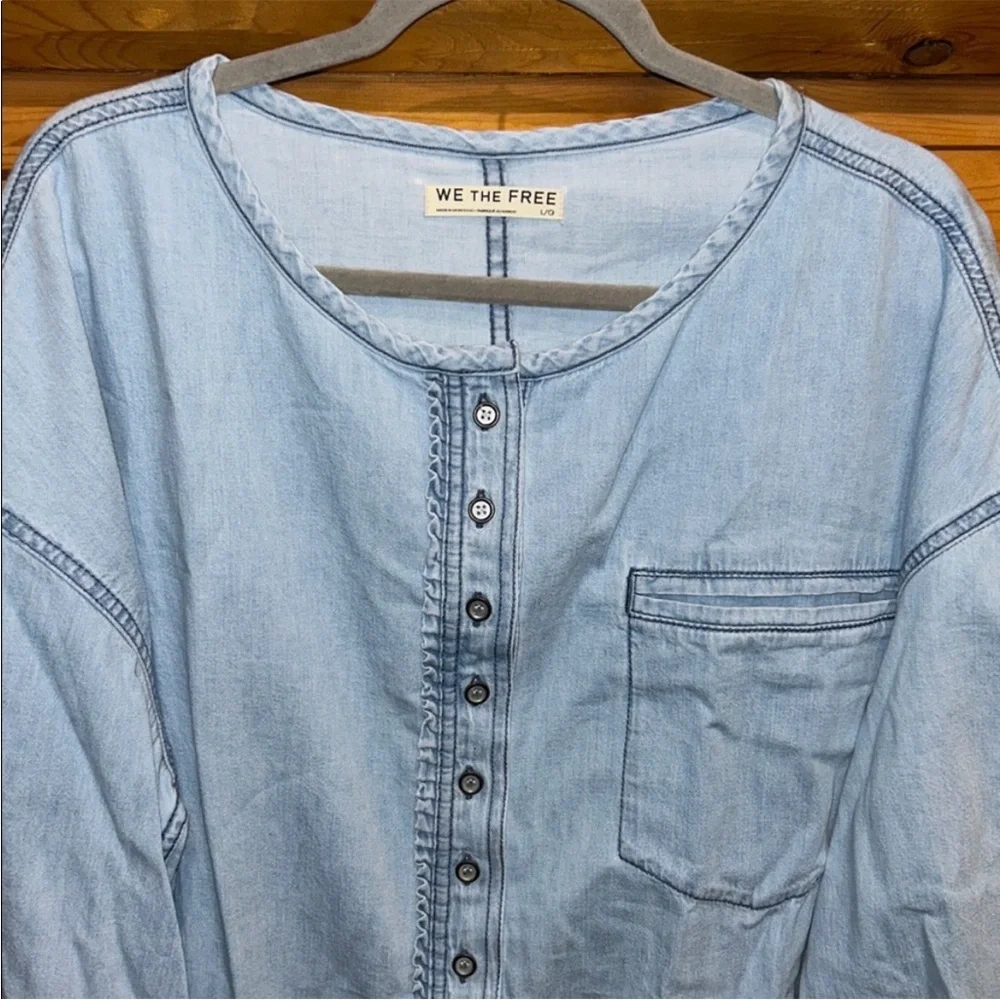 Free People NWT Denim Dreaming Pullover Size Large in So Soft Light Wash - Picture 9 of 12